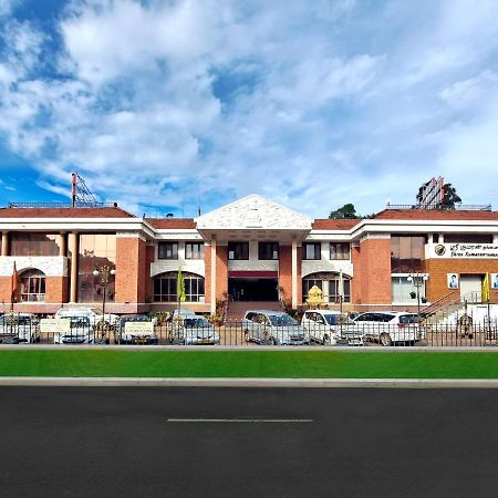 Hotel Preethi Classic Towers Уті Екстер'єр фото