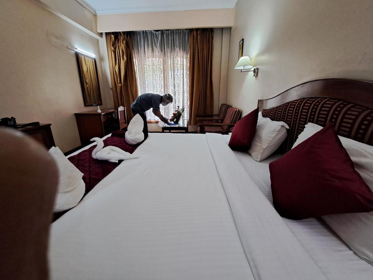 Hotel Preethi Classic Towers Уті Екстер'єр фото