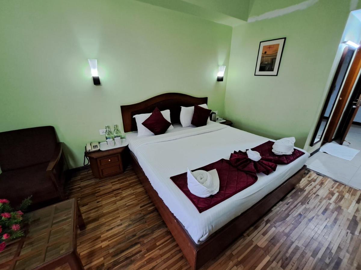 Hotel Preethi Classic Towers Уті Екстер'єр фото
