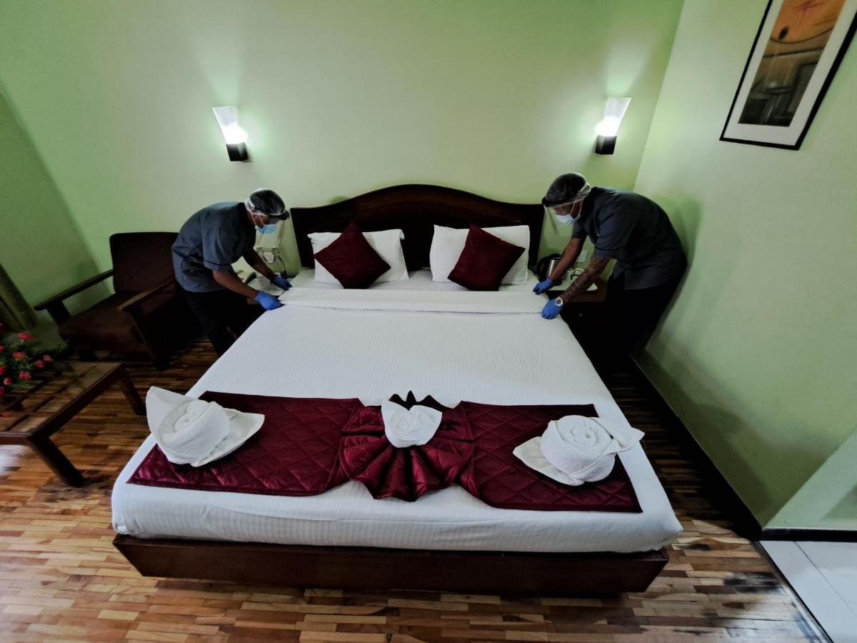Hotel Preethi Classic Towers Уті Екстер'єр фото