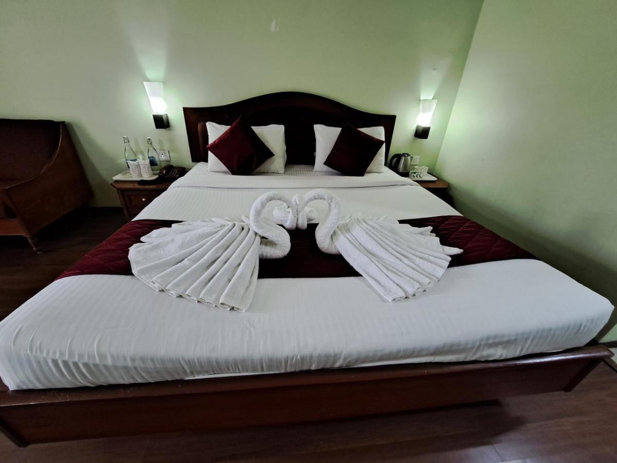 Hotel Preethi Classic Towers Уті Екстер'єр фото
