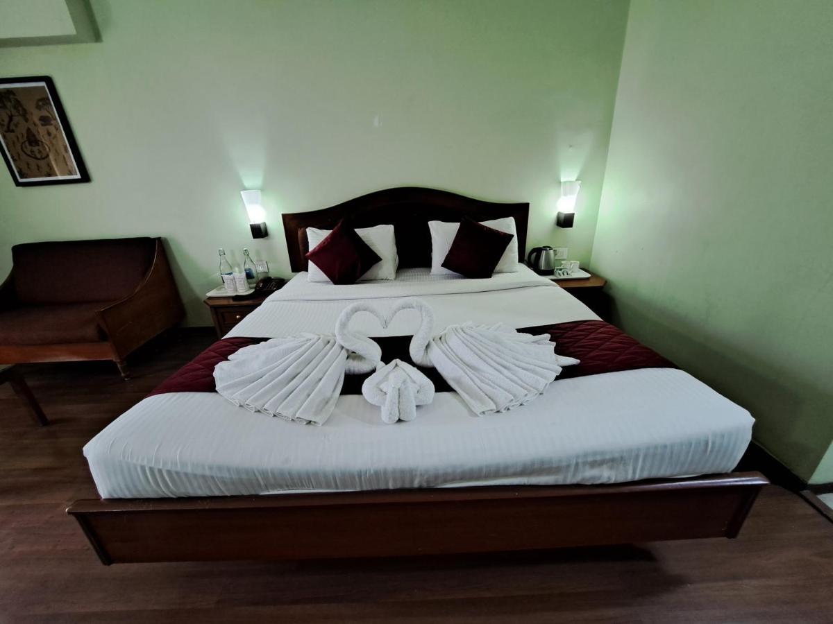 Hotel Preethi Classic Towers Уті Екстер'єр фото