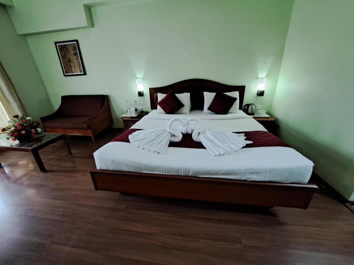 Hotel Preethi Classic Towers Уті Екстер'єр фото