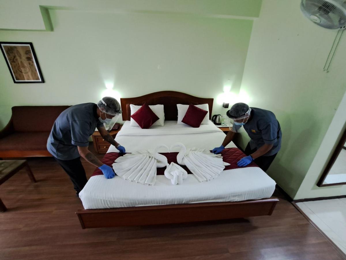 Hotel Preethi Classic Towers Уті Екстер'єр фото