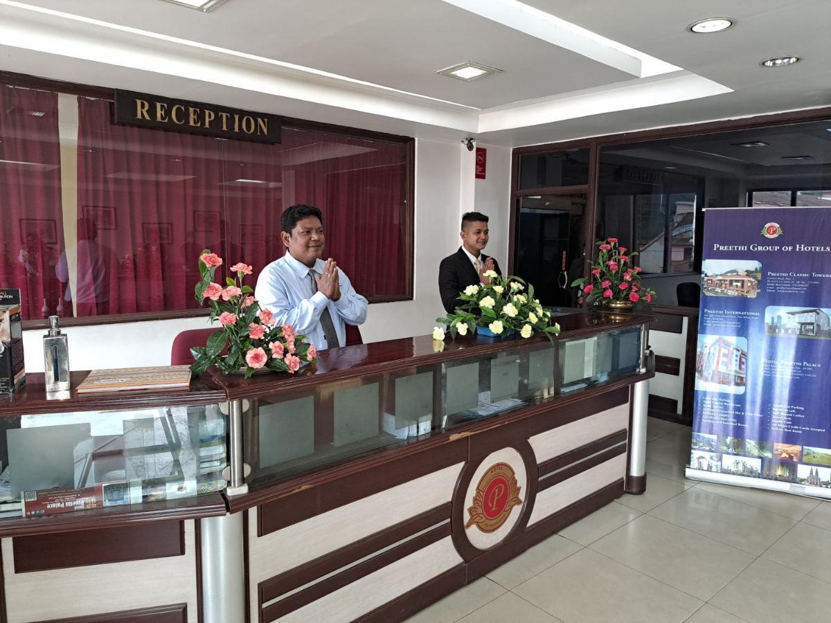 Hotel Preethi Classic Towers Уті Екстер'єр фото