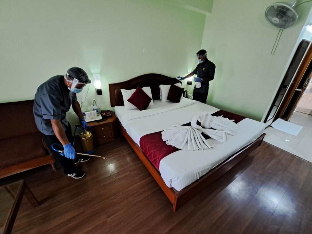 Hotel Preethi Classic Towers Уті Екстер'єр фото