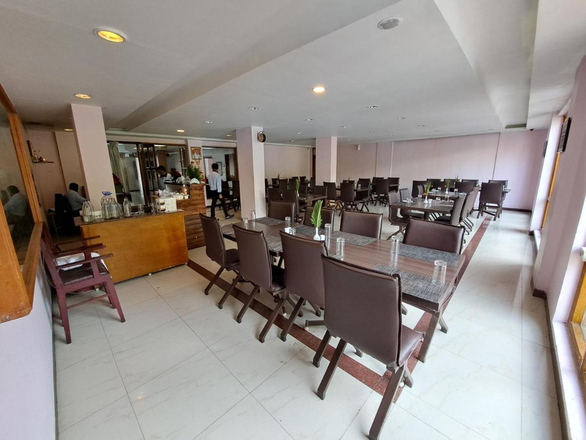 Hotel Preethi Classic Towers Уті Екстер'єр фото
