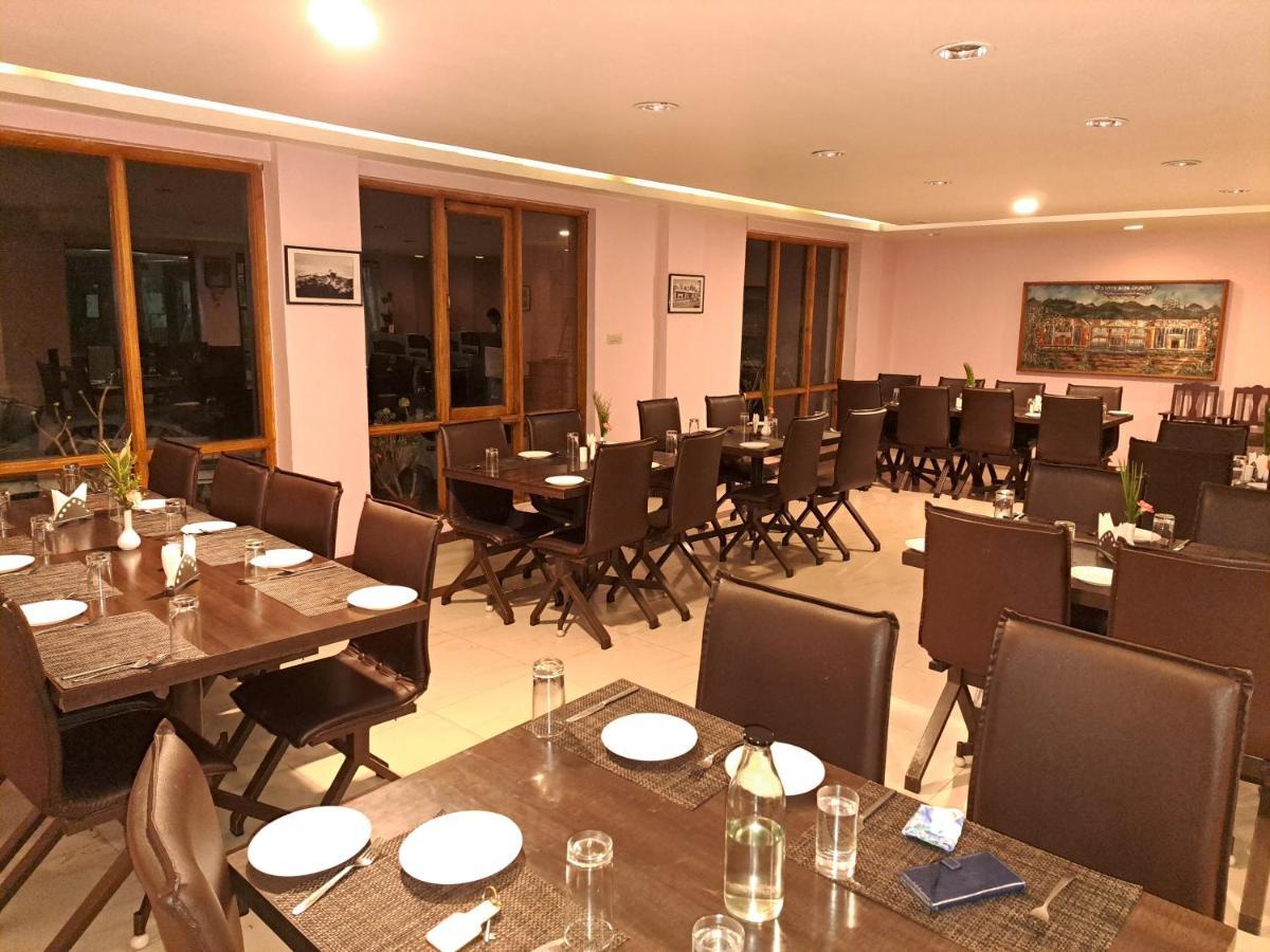 Hotel Preethi Classic Towers Уті Екстер'єр фото