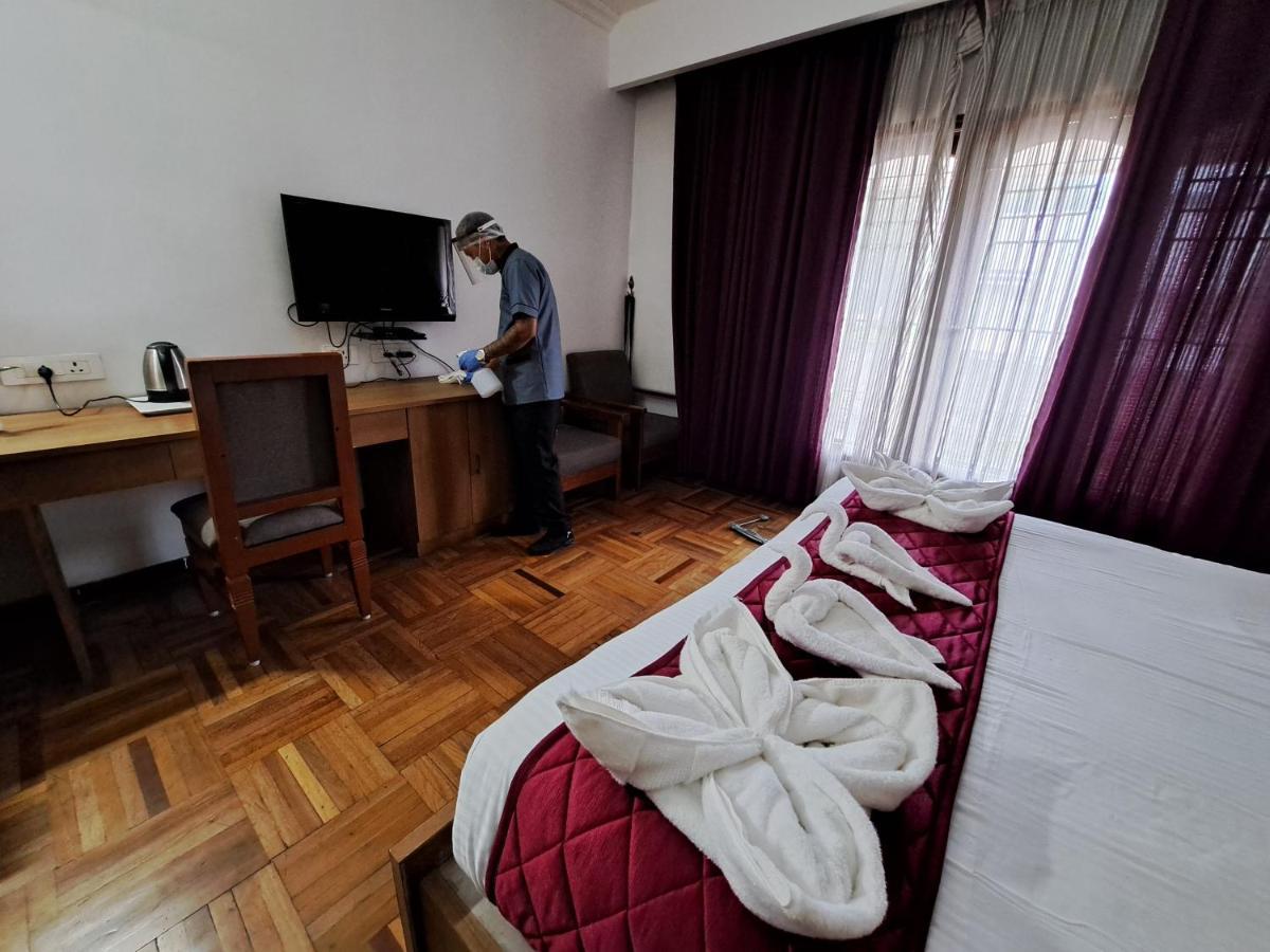 Hotel Preethi Classic Towers Уті Екстер'єр фото