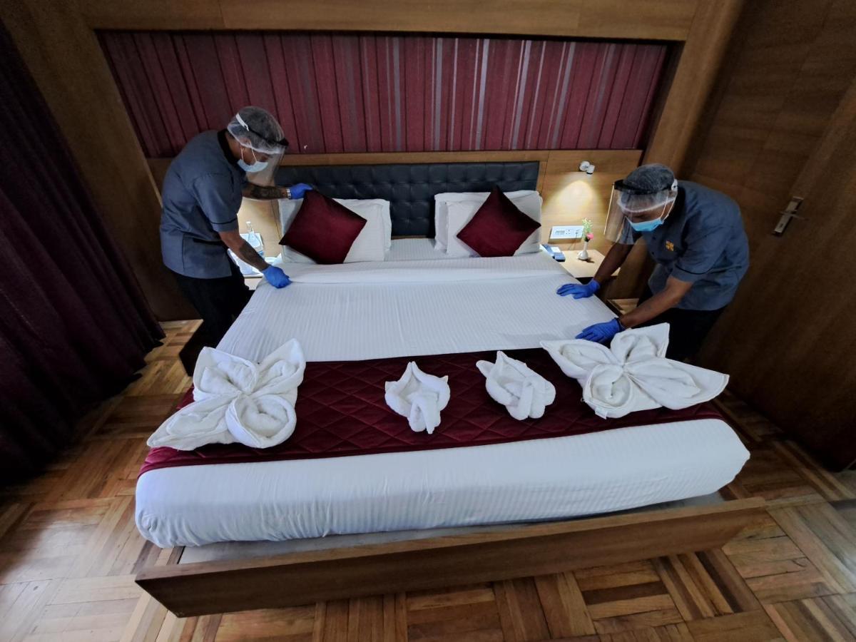 Hotel Preethi Classic Towers Уті Екстер'єр фото