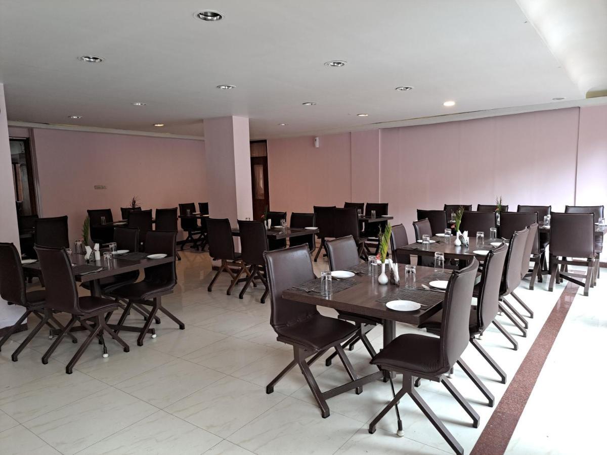 Hotel Preethi Classic Towers Уті Екстер'єр фото