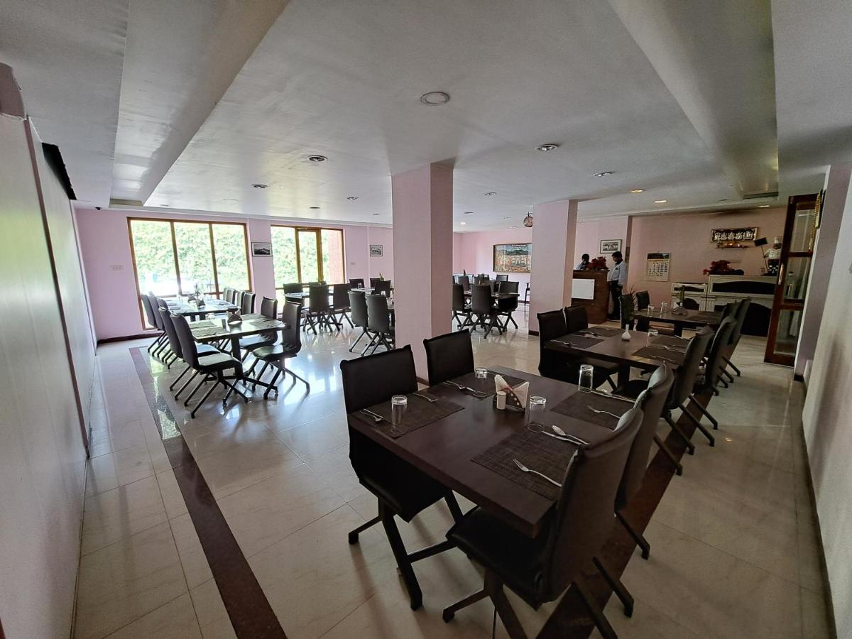 Hotel Preethi Classic Towers Уті Екстер'єр фото