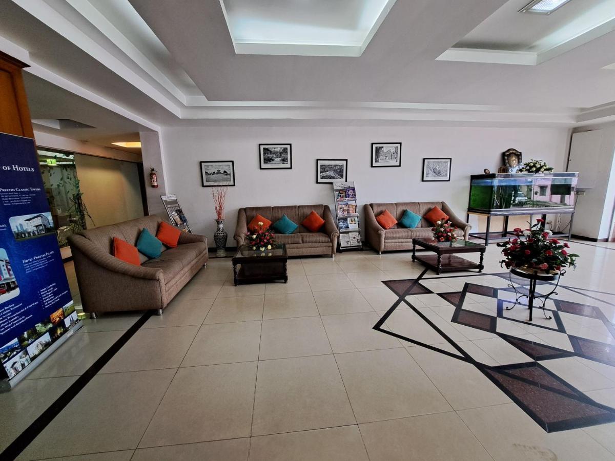 Hotel Preethi Classic Towers Уті Екстер'єр фото