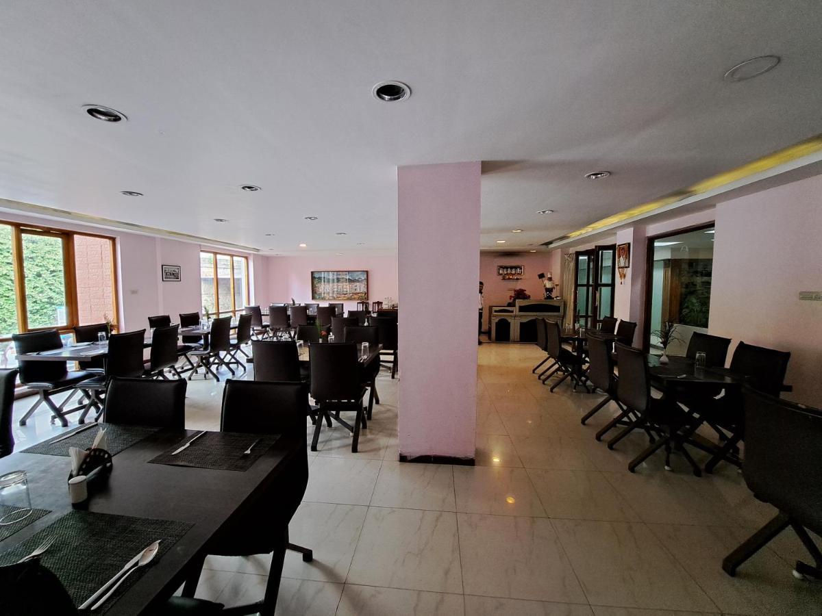 Hotel Preethi Classic Towers Уті Екстер'єр фото