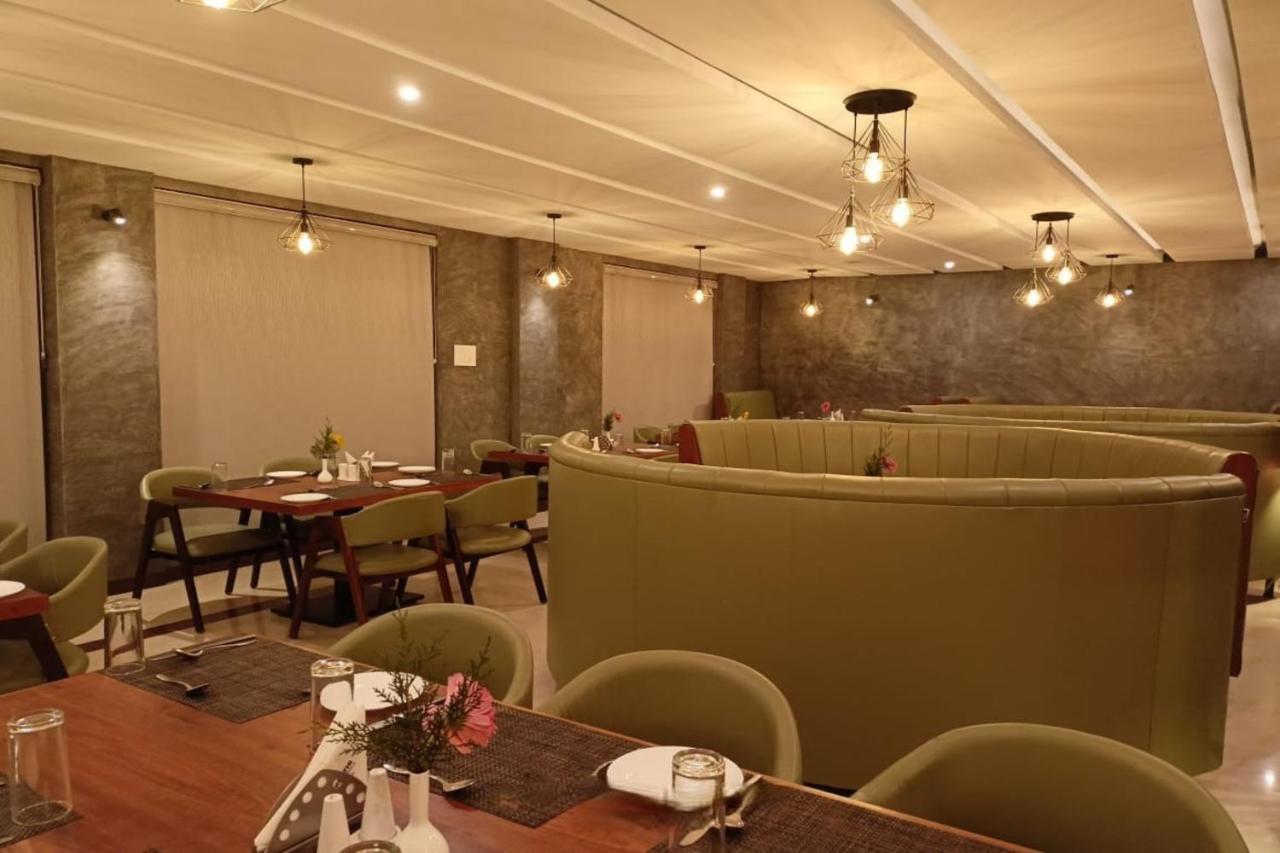 Hotel Preethi Classic Towers Уті Екстер'єр фото