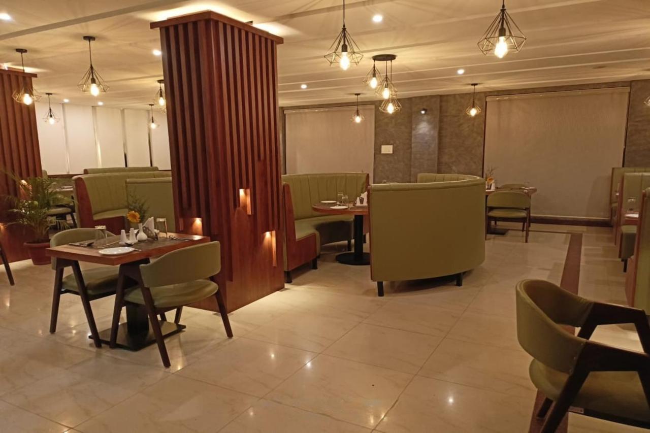 Hotel Preethi Classic Towers Уті Екстер'єр фото