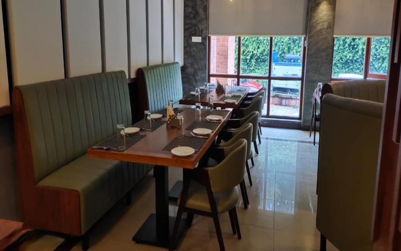 Hotel Preethi Classic Towers Уті Екстер'єр фото
